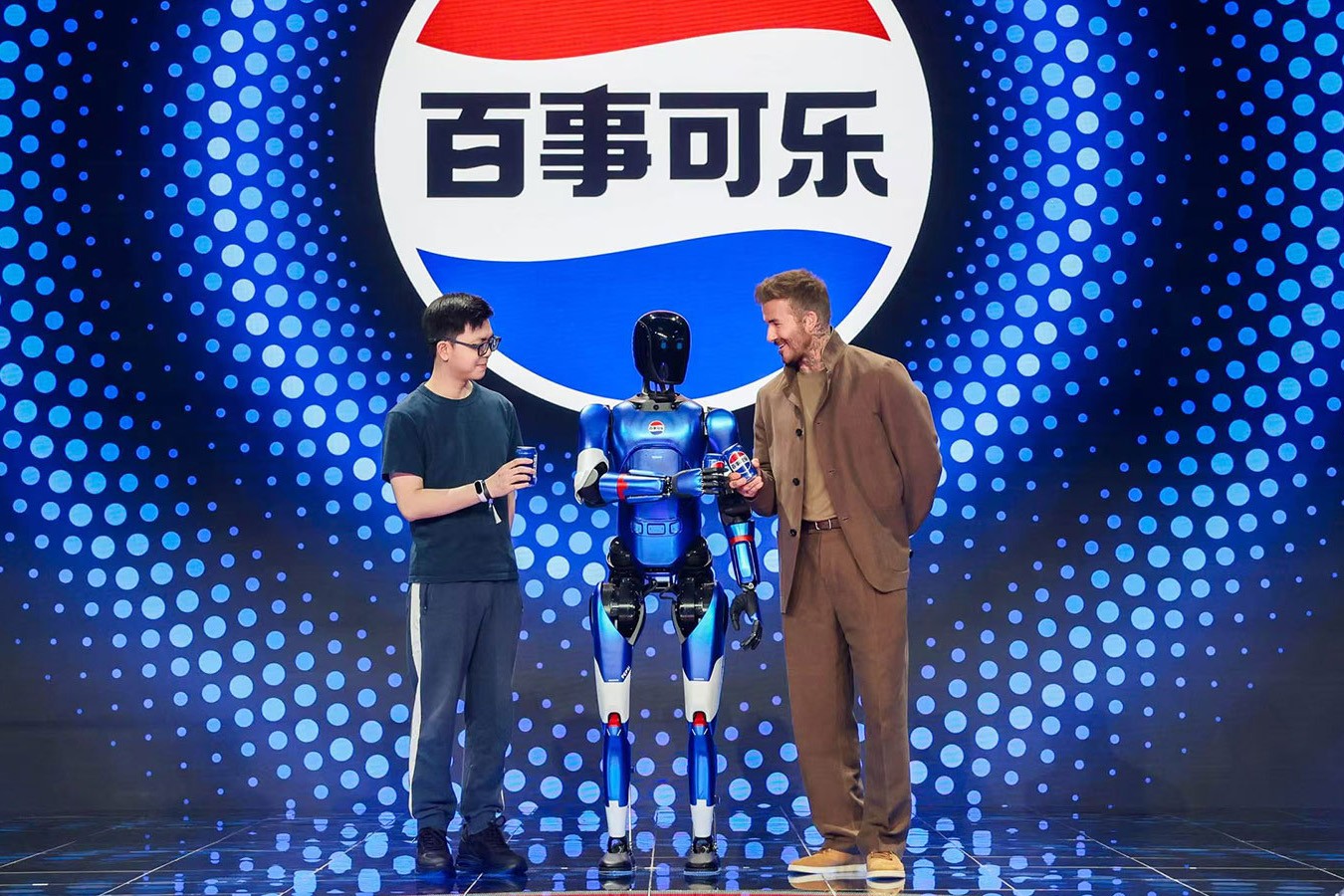 快盈VIII机器人携手百事中国共创“百事蓝宝” 共燃渴望新章